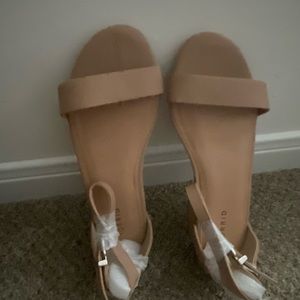 Nude mini block 1 inch heel 10w NWT